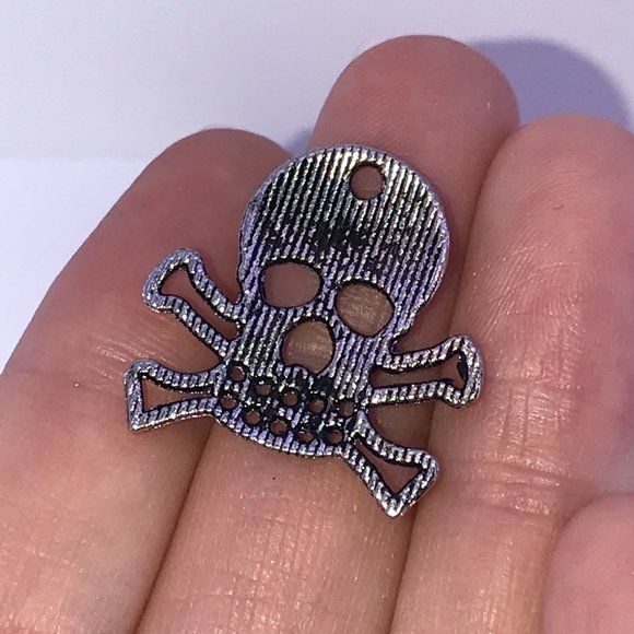 Pewter Skull and Crossbones Charm - Picture 4 of 4